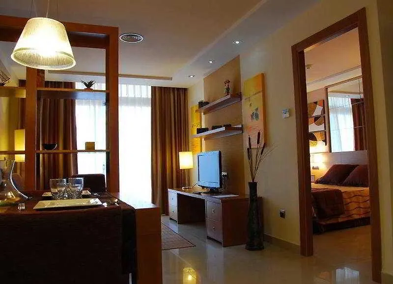 Exe Cunit Suites & Spa فندق